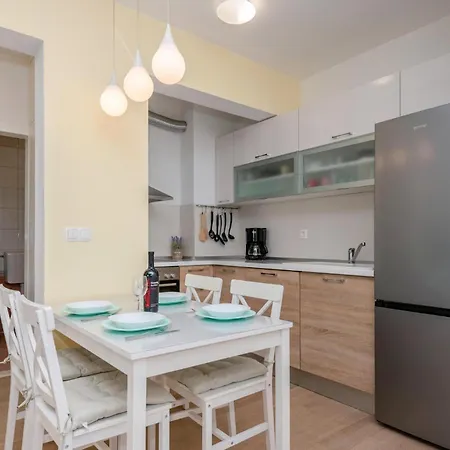 1 Bedroom Beautiful In *
