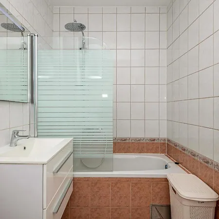 1 Bedroom Beautiful In Apartman *