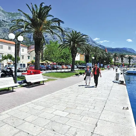 1 Bedroom Beautiful In Apartman Baska Voda