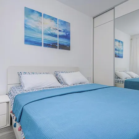 Apartman 1 Bedroom Beautiful In