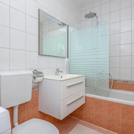 1 Bedroom Beautiful In Baska Voda